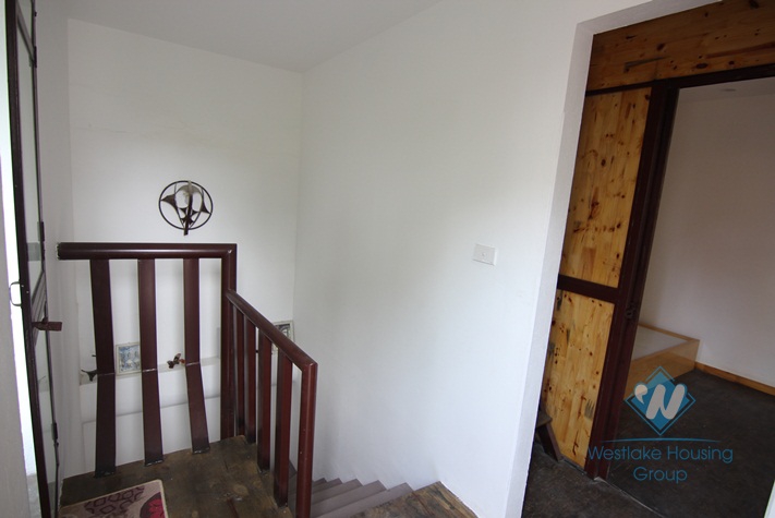 Tiny artisan's house with a balcony for rent in Tay Ho